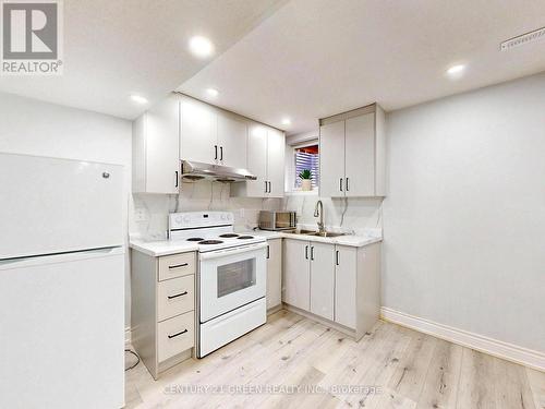 16 Mount Fuji Crescent, Brampton, ON - Indoor Photo Showing Kitchen With Double Sink