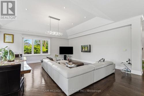 2411 Thorn Lodge Drive, Mississauga, ON - Indoor Photo Showing Living Room