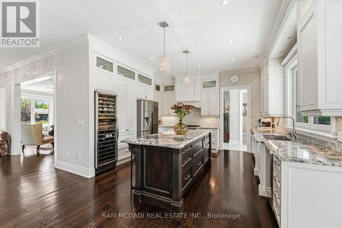 2411 Thorn Lodge Drive, Mississauga, ON - Indoor Photo Showing Kitchen With Upgraded Kitchen