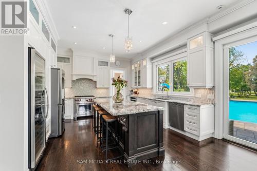 2411 Thorn Lodge Drive, Mississauga, ON - Indoor Photo Showing Kitchen With Upgraded Kitchen