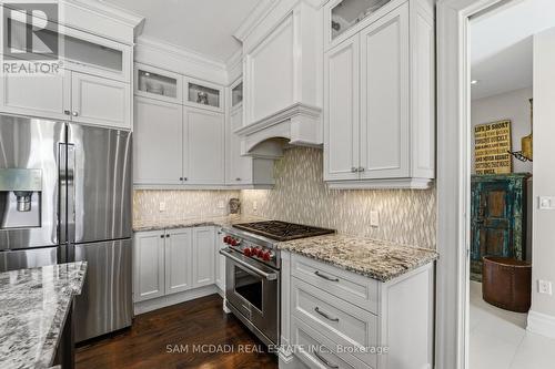 2411 Thorn Lodge Drive, Mississauga, ON - Indoor Photo Showing Kitchen With Upgraded Kitchen
