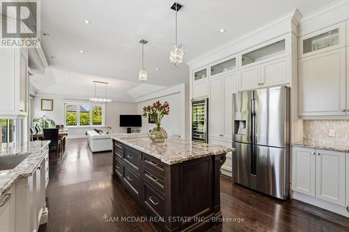 2411 Thorn Lodge Drive, Mississauga, ON - Indoor Photo Showing Kitchen With Upgraded Kitchen