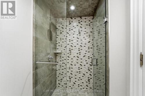 2411 Thorn Lodge Drive, Mississauga, ON - Indoor Photo Showing Bathroom