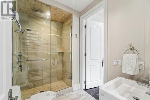 2411 Thorn Lodge Drive, Mississauga, ON - Indoor Photo Showing Bathroom