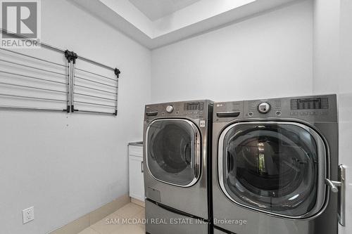 2411 Thorn Lodge Drive, Mississauga, ON - Indoor Photo Showing Laundry Room