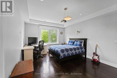 2411 Thorn Lodge Drive, Mississauga, ON - Indoor Photo Showing Bedroom