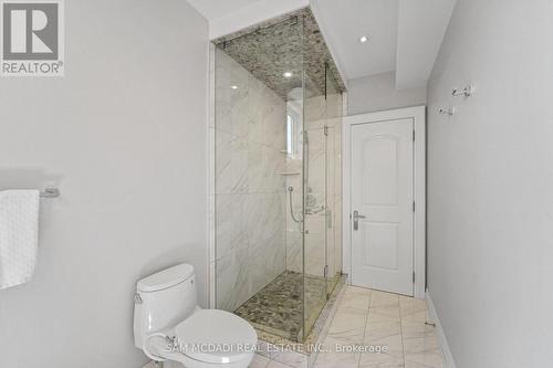2411 Thorn Lodge Drive, Mississauga, ON - Indoor Photo Showing Bathroom