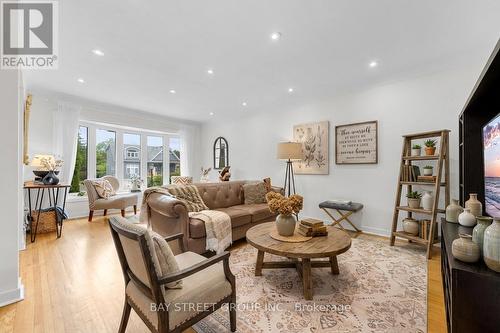 8 Glenbarr Road, St. Catharines, ON - Indoor Photo Showing Living Room