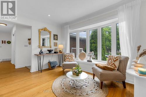 8 Glenbarr Road, St. Catharines, ON - Indoor Photo Showing Living Room