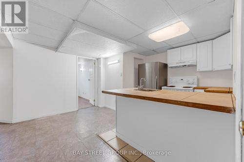 8 Glenbarr Road, St. Catharines, ON - Indoor Photo Showing Kitchen