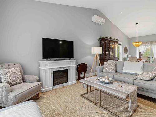 19 Pine Hill Drive, Elmsdale, NS 