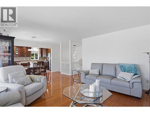 87 Thor Drive, Kamloops, BC - Indoor Photo Showing Living Room