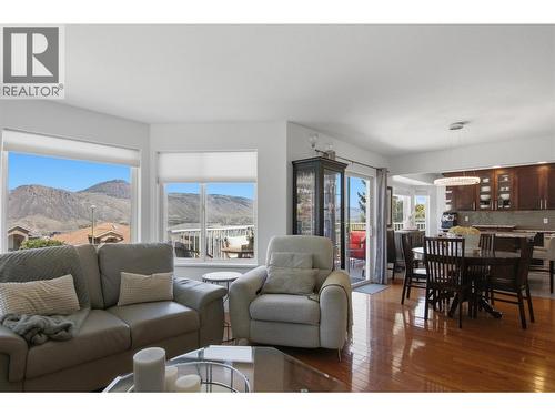 87 Thor Drive, Kamloops, BC - Indoor Photo Showing Living Room