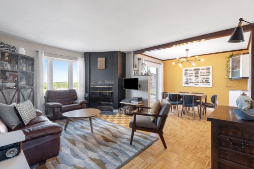 Salon - 301-101 Rue Jules-Phaneuf, Varennes, QC - Indoor Photo Showing Living Room With Fireplace