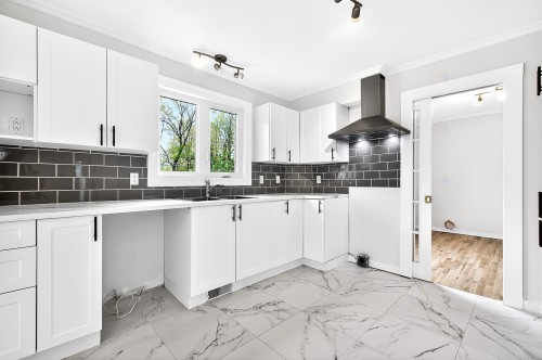 Cuisine - 18585 Rue Larocque, Montréal (Pierrefonds-Roxboro), QC - Indoor Photo Showing Kitchen With Double Sink