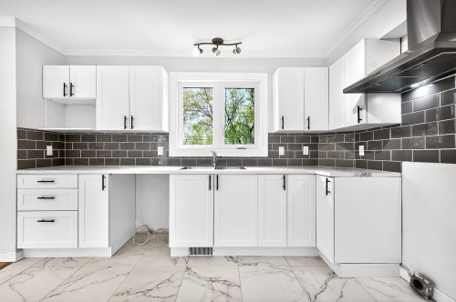Cuisine - 18585 Rue Larocque, Montréal (Pierrefonds-Roxboro), QC - Indoor Photo Showing Kitchen