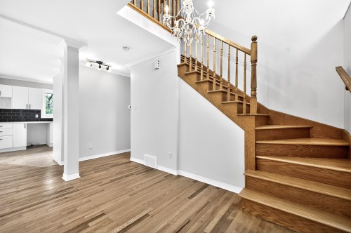Escalier - 18585 Rue Larocque, Montréal (Pierrefonds-Roxboro), QC - Indoor Photo Showing Other Room