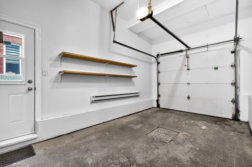 Garage - 18585 Rue Larocque, Montréal (Pierrefonds-Roxboro), QC - Indoor Photo Showing Garage