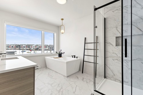 Bathroom - 71 Rue De Ronsard, Saint-Constant, QC - Indoor Photo Showing Bathroom
