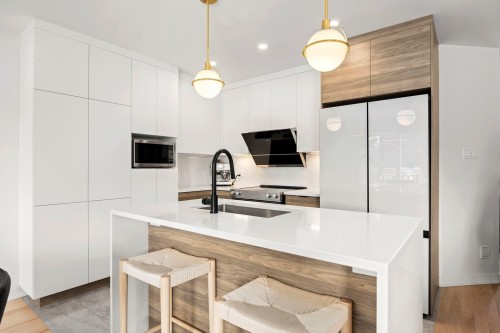 Kitchen - 71 Rue De Ronsard, Saint-Constant, QC - Indoor Photo Showing Kitchen