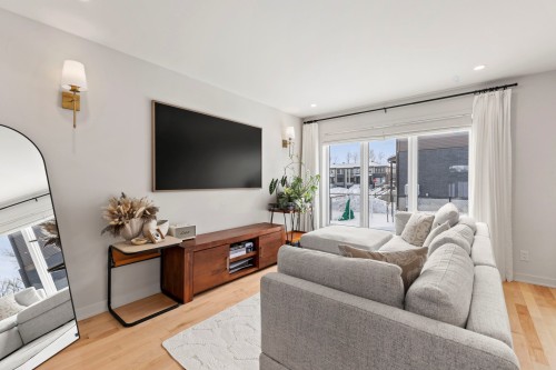 Living Room - 71 Rue De Ronsard, Saint-Constant, QC - Indoor Photo Showing Living Room