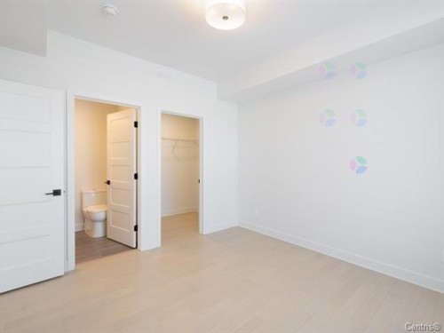 Chambre à coucher principale - 302-540 Rue Boileau, Vaudreuil-Dorion, QC - Indoor Photo Showing Other Room