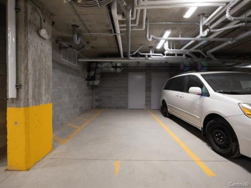 Stationnement - 302-540 Rue Boileau, Vaudreuil-Dorion, QC - Indoor Photo Showing Garage