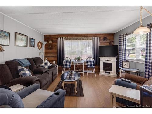 16 Tait Cres, Lakeville, NB 