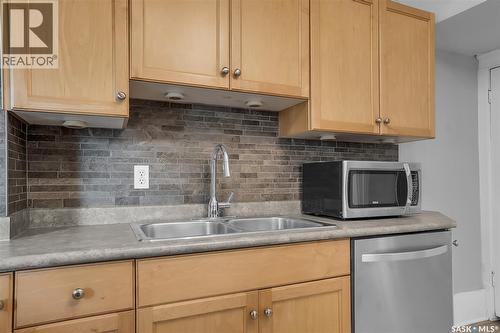 524 7Th Street E, Saskatoon, SK - Indoor Photo Showing Kitchen With Double Sink