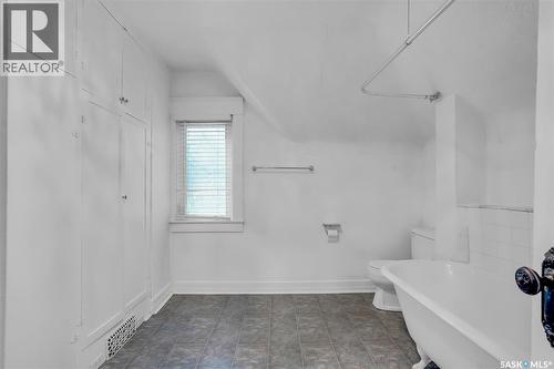 524 7Th Street E, Saskatoon, SK - Indoor Photo Showing Bathroom