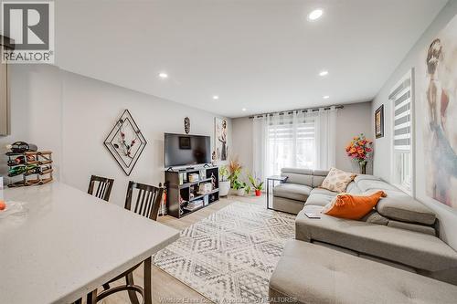 20 Bonita Avenue, Windsor, ON - Indoor Photo Showing Living Room