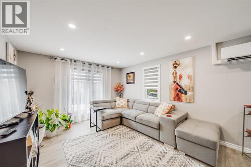 20 Bonita Avenue, Windsor, ON - Indoor Photo Showing Living Room