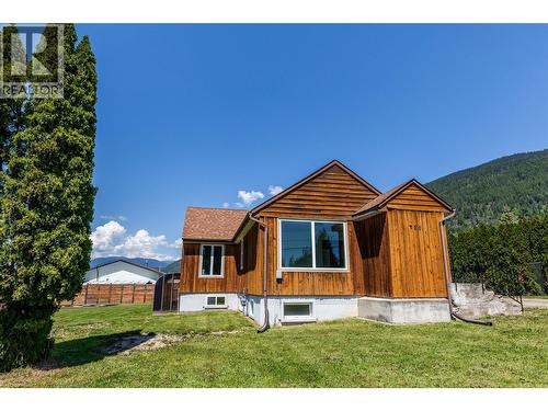 710 Devon Street, Creston, BC - Outdoor