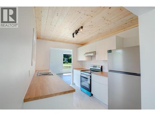 Galley Style Kitchen - 710 Devon Street, Creston, BC - Indoor Photo Showing Kitchen