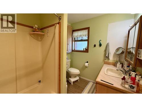 7364 Watch Lake Road, Lone Butte, BC - Indoor Photo Showing Bathroom