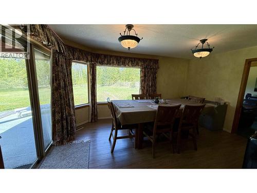 7364 Watch Lake Road, Lone Butte, BC - Indoor Photo Showing Dining Room