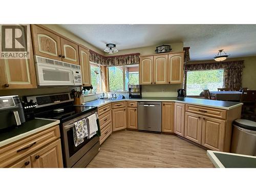 7364 Watch Lake Road, Lone Butte, BC - Indoor Photo Showing Kitchen