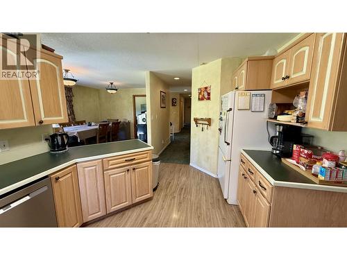7364 Watch Lake Road, Lone Butte, BC - Indoor Photo Showing Kitchen