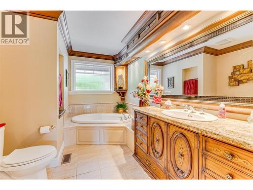 39 Ladyslipper Road, Lumby, BC - Indoor Photo Showing Bathroom