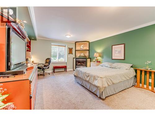 39 Ladyslipper Road, Lumby, BC - Indoor Photo Showing Bedroom