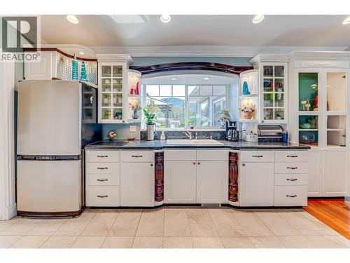39 Ladyslipper Road, Lumby, BC - Indoor Photo Showing Kitchen