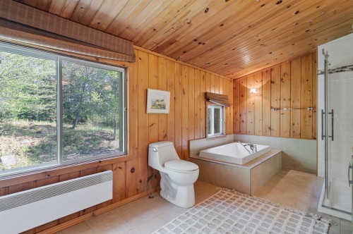 Master Bathroom - 891 Ch. Du Moulin, Sainte-Adèle, QC - Indoor Photo Showing Bathroom