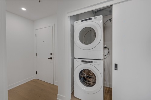 Salle de lavage - 2203-245 Boul. Robert-Bourassa, Montréal (Ville-Marie), QC - Indoor Photo Showing Laundry Room