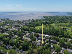 35 Av. Victoria Pointe-Claire, QC H9S 4S5
