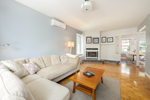 Salon - 35 Av. Victoria, Pointe-Claire, QC - Indoor Photo Showing Living Room With Fireplace