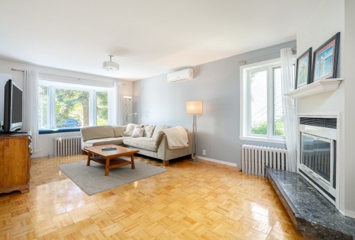 Salon - 35 Av. Victoria, Pointe-Claire, QC - Indoor Photo Showing Living Room With Fireplace