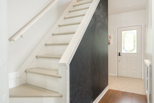 Hall d'entrée/Vestibule - 35 Av. Victoria, Pointe-Claire, QC - Indoor Photo Showing Other Room