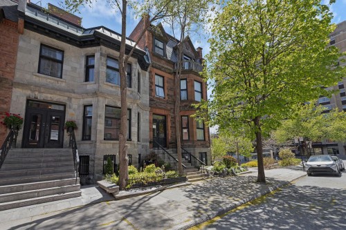 Front of Structure - 300-1572 Av. Summerhill, Montréal (Ville-Marie), QC - Outdoor With Facade