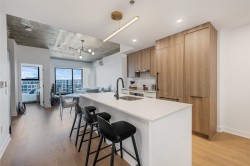 2216-245 Boul. Robert-Bourassa Montréal (Ville-Marie), QC H3C 1A4