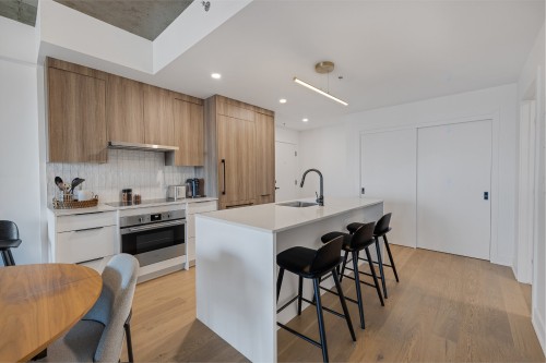 Cuisine - 2216-245 Boul. Robert-Bourassa, Montréal (Ville-Marie), QC - Indoor Photo Showing Kitchen With Upgraded Kitchen